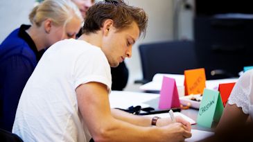 Retoriker Janus Beyer underviser i, hvordan man procederer i retten