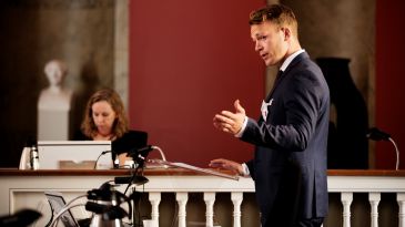 Sommerskoledeltager forelægger sagen for dommerne