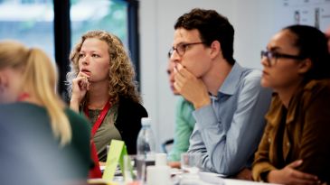Sommerskoledeltagere til undervisning